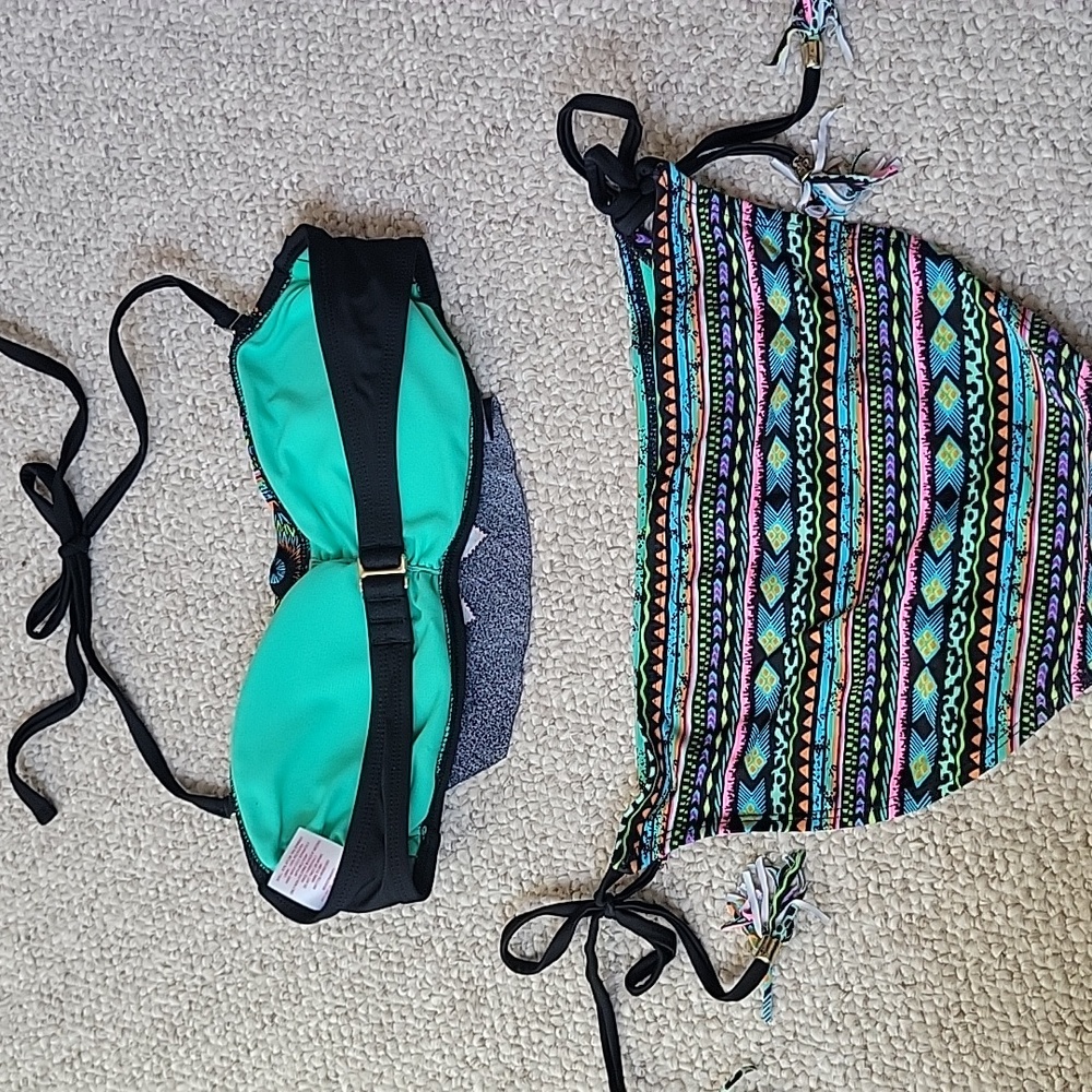 Bikini - Picture 3 of 4